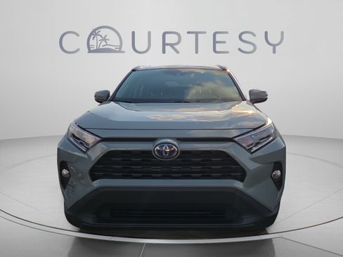 Used 2020 Toyota RAV4 XLE w/ Convenience Package AWD/4WD image 3
