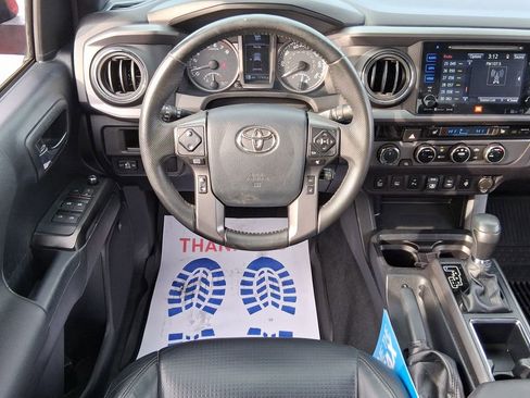 Used 2018 Toyota Tacoma TRD Sport image 10