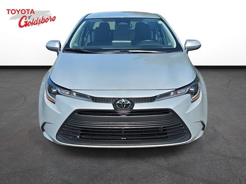 Used 2025 Toyota Corolla LE FWD image 2