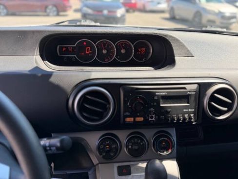 Used 2012 Scion xB FWD image 11