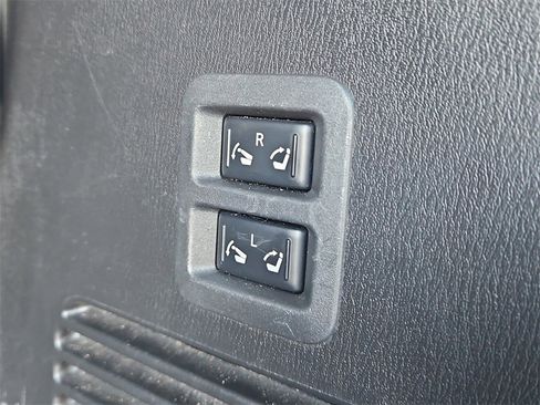 Used 2017 Nissan Armada SL image 31