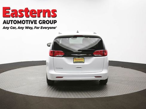 Used 2023 Chrysler Voyager LX image 36