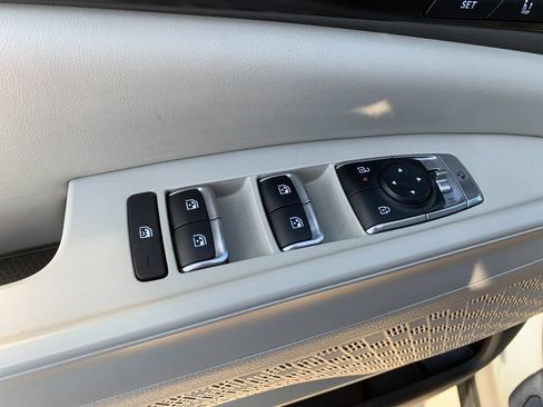 Used 2025 Kia Carnival SX w/ SX Dark Edition Package FWD image 13