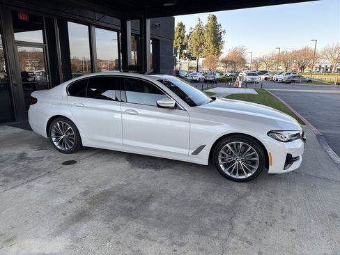 Used 2023 BMW 540i w/ Premium Package image 13