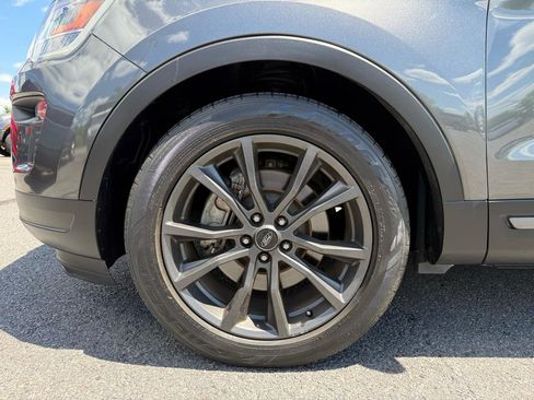 Used 2018 Ford Explorer XLT w/ Equipment Group 202A FWD image 41