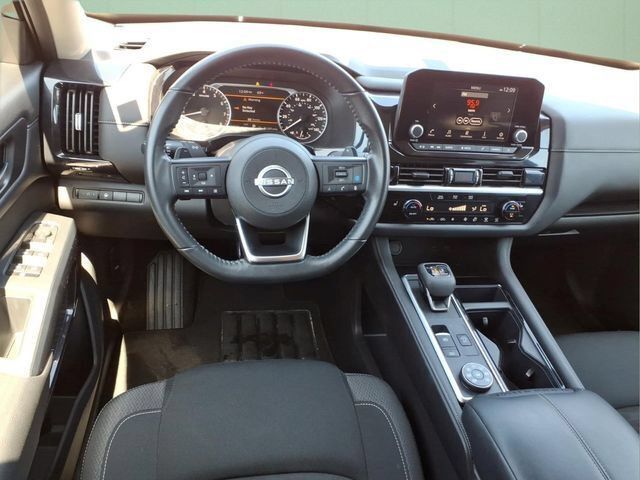 Used 2024 Nissan Pathfinder SV AWD/4WD image 18