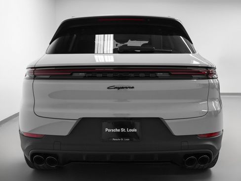 Certified 2026 Porsche Cayenne E-Hybrid AWD/4WD image 11
