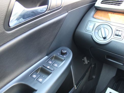 Used 2008 Volkswagen Passat Lux image 24