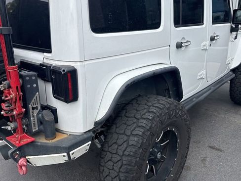 Used 2016 Jeep Wrangler Unlimited Rubicon AWD/4WD image 6