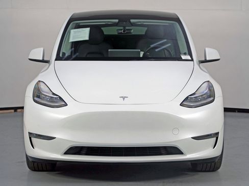 Used 2021 Tesla Model Y Long Range image 47