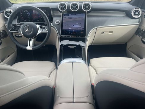 Used 2025 Mercedes-Benz GLC 300 image 13