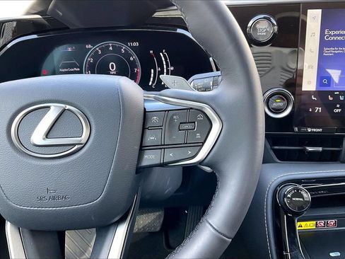 Used 2025 Lexus NX 250 FWD w/ Towing Package (2000 Lbs) image 31