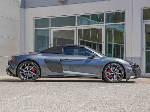 Used 2021 Audi R8 V10 w/ Premium Package image 9