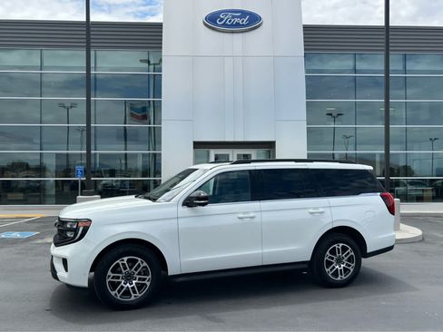 Used 2025 Ford Expedition Active AWD/4WD image 1