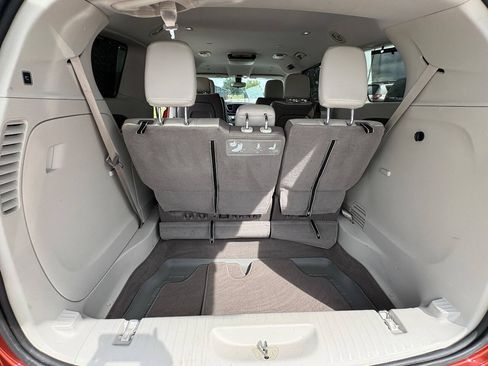 Used 2018 Chrysler Pacifica Touring-L FWD image 33