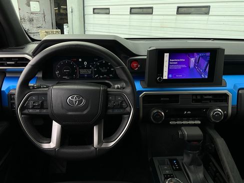 Used 2025 Toyota Tacoma TRD Off-Road image 12