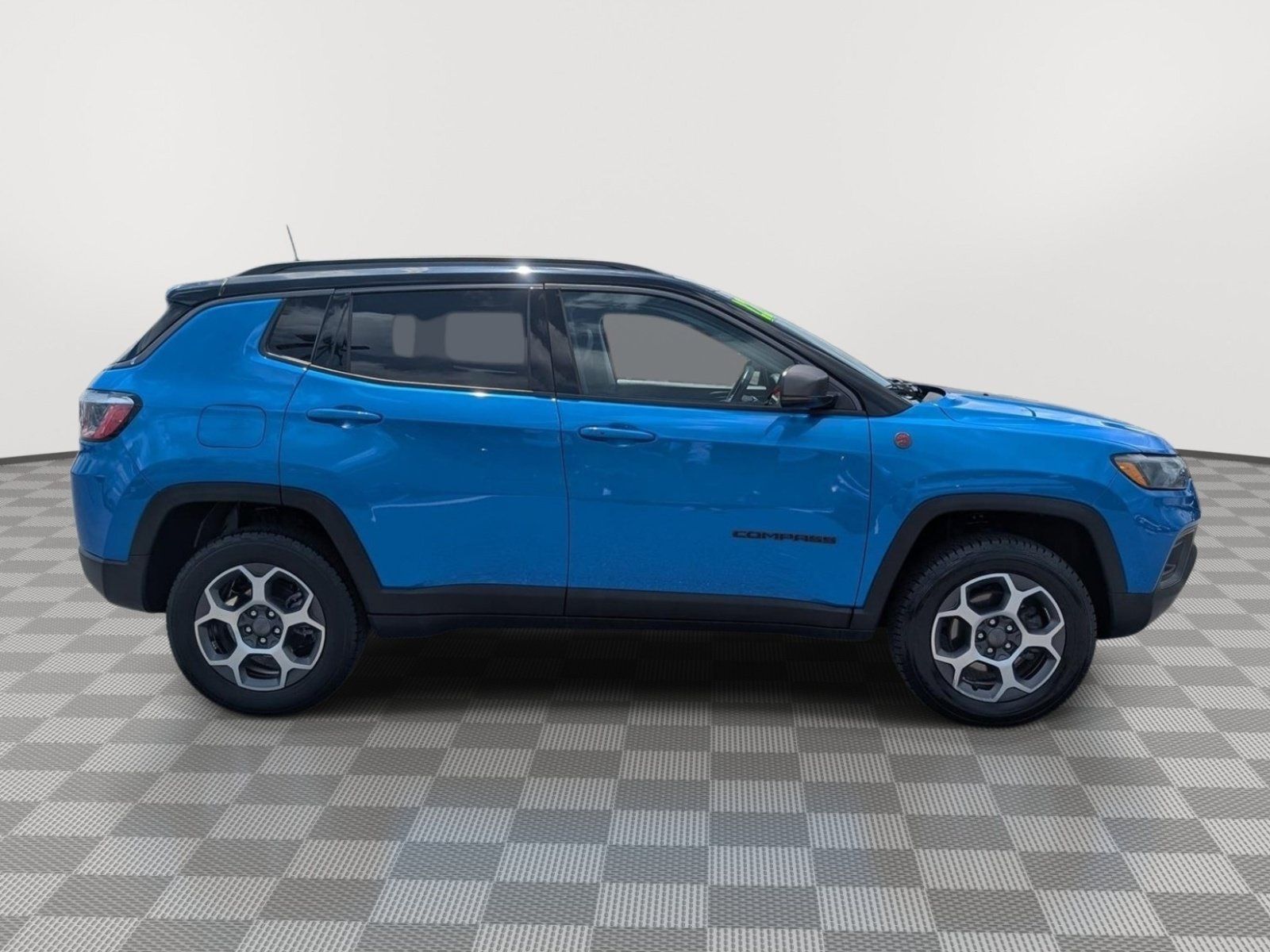 Used 2022 Jeep Compass Trailhawk w/ Trailhawk Convenience Group AWD/4WD image 6