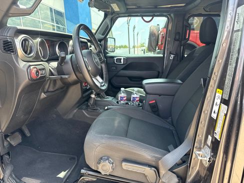 Used 2019 Jeep Wrangler Unlimited Sahara w/ Safety Group AWD/4WD image 16