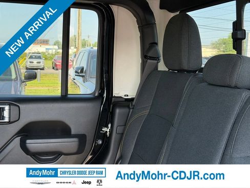 Used 2024 Jeep Gladiator Sport AWD/4WD image 14