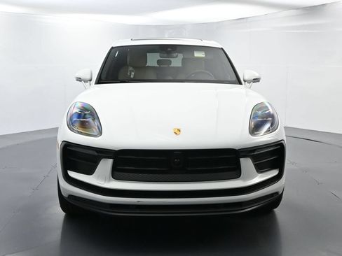 Certified 2025 Porsche Macan AWD/4WD image 18
