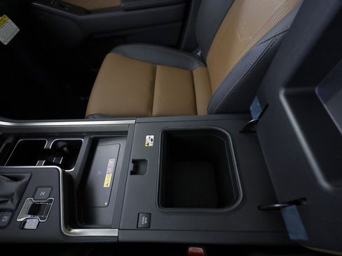 Used 2025 Lexus GX 550 w/ Accessory Package (2T) image 47