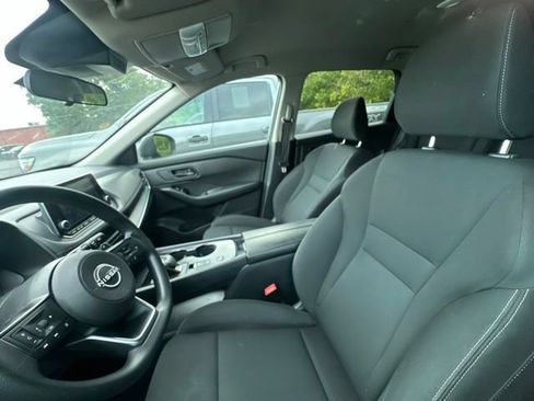 Used 2024 Nissan Rogue S FWD image 8