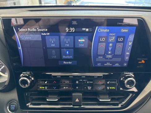Used 2022 Toyota Highlander Limited w/ Protection Package #3 (TMS) AWD/4WD image 28