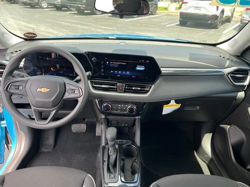 Used 2025 Chevrolet TrailBlazer LT FWD image 14