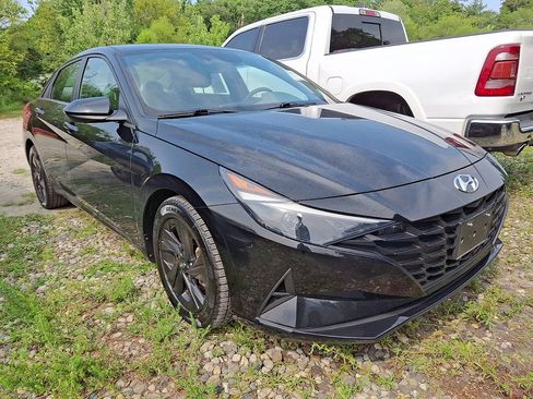 Used 2023 Hyundai Elantra SEL FWD image 2