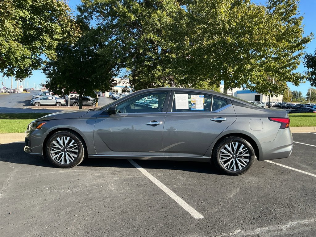 Used 2025 Nissan Altima 2.5 SV FWD image 6