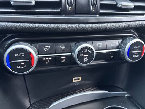 Used 2017 Alfa Romeo Giulia Quadrifoglio image 13