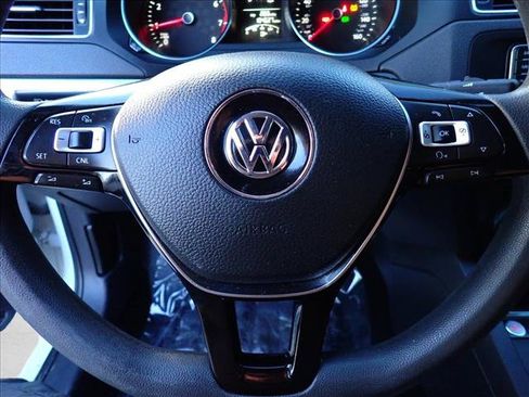 Used 2016 Volkswagen Jetta SE FWD image 11