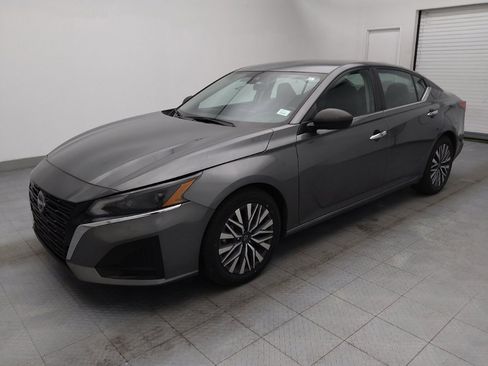 Used 2024 Nissan Altima 2.5 SV image 2