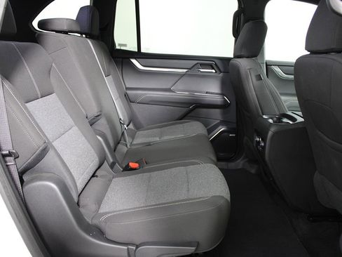 Used 2025 GMC Acadia Elevation image 31