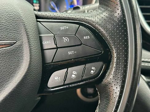 Used 2019 Chrysler Pacifica Limited w/ Advanced Safetytec Group FWD image 32