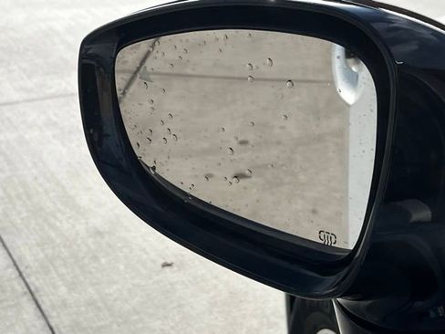 Used 2024 Chrysler Pacifica Touring-L image 14