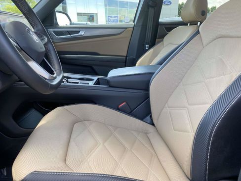 Used 2024 Volkswagen Atlas Cross Sport SE FWD image 15