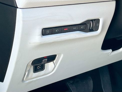 New 2026 Jeep Cherokee Overland image 10