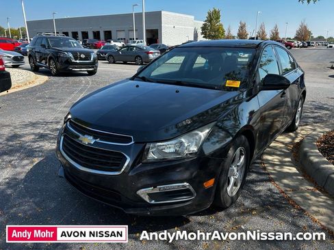 Used 2016 Chevrolet Cruze LT image 2