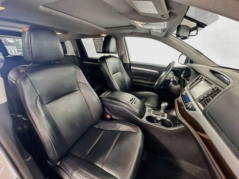 Used 2016 Toyota Highlander XLE AWD/4WD image 30