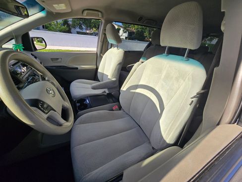 Used 2014 Toyota Sienna LE FWD image 15