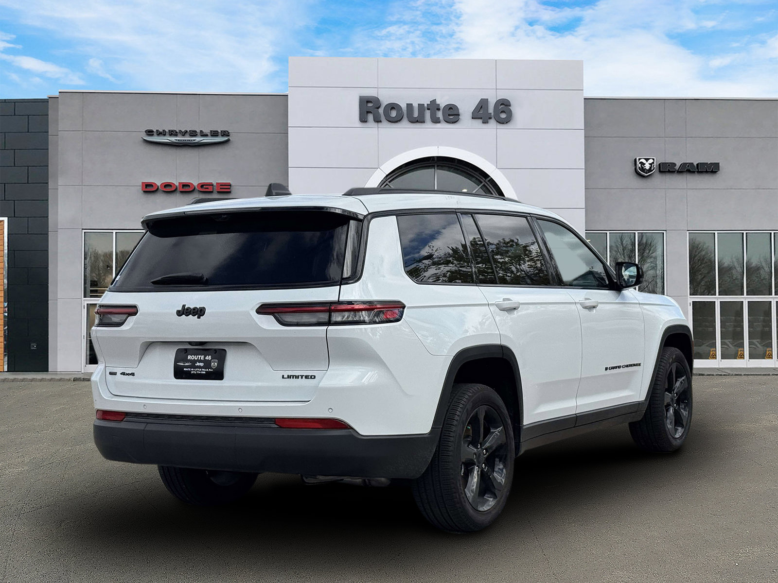 Used 2023 Jeep Grand Cherokee L Limited w/ Luxury Tech Group II AWD/4WD image 5