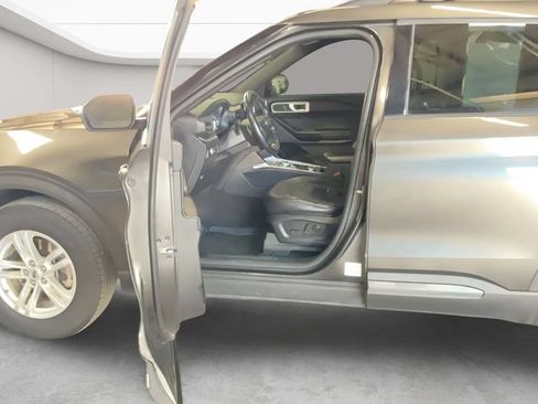 Used 2020 Ford Explorer XLT w/ Equipment Group 202A AWD/4WD image 39