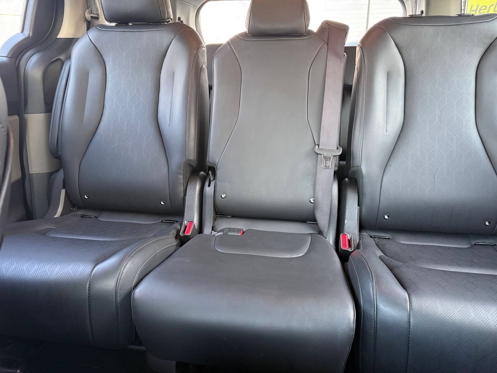 Used 2026 Kia Carnival FWD image 40