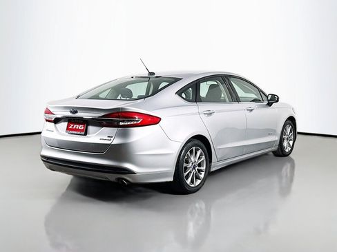 Used 2017 Ford Fusion SE FWD image 5