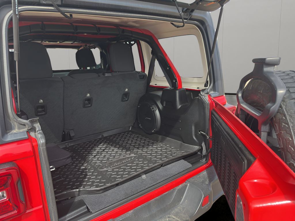 Used 2021 Jeep Wrangler Unlimited Sahara AWD/4WD image 31