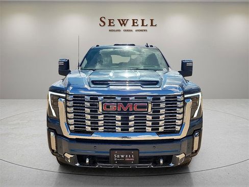 New 2026 GMC Sierra 2500 Denali w/ Denali Reserve Package image 8