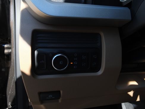 Used 2025 Ford F350 XLT image 15