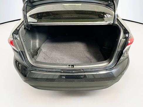 Used 2025 Toyota Corolla LE image 27