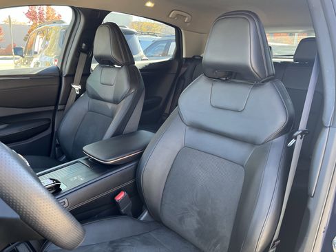 Used 2023 Nissan Ariya AWD image 10